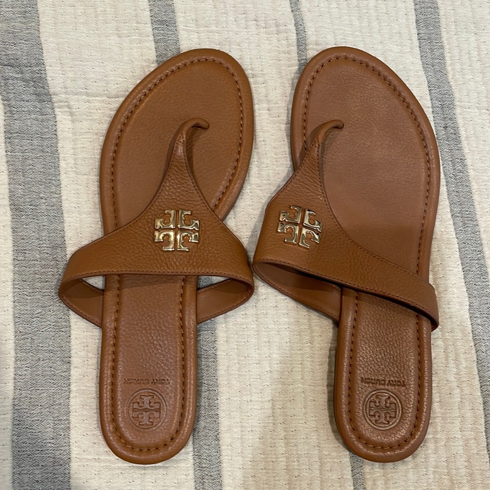 on the left shoe there is a little bit of damage barley noticeable